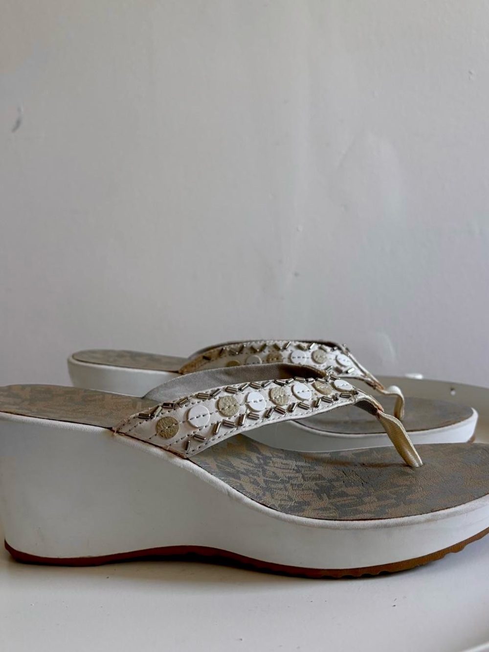 Y2K bedazzled wedges flip-flops— Clarks